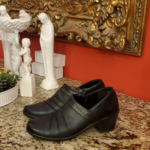 Easy Street Comfort Waves Shoes - Picture 1 of 7